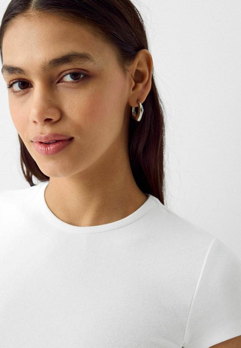 Bershka Bershka SHORT SLEEVE ROUND NECK 2 PACK - Basic T-shirt - white Bis zu 55% Rabatt