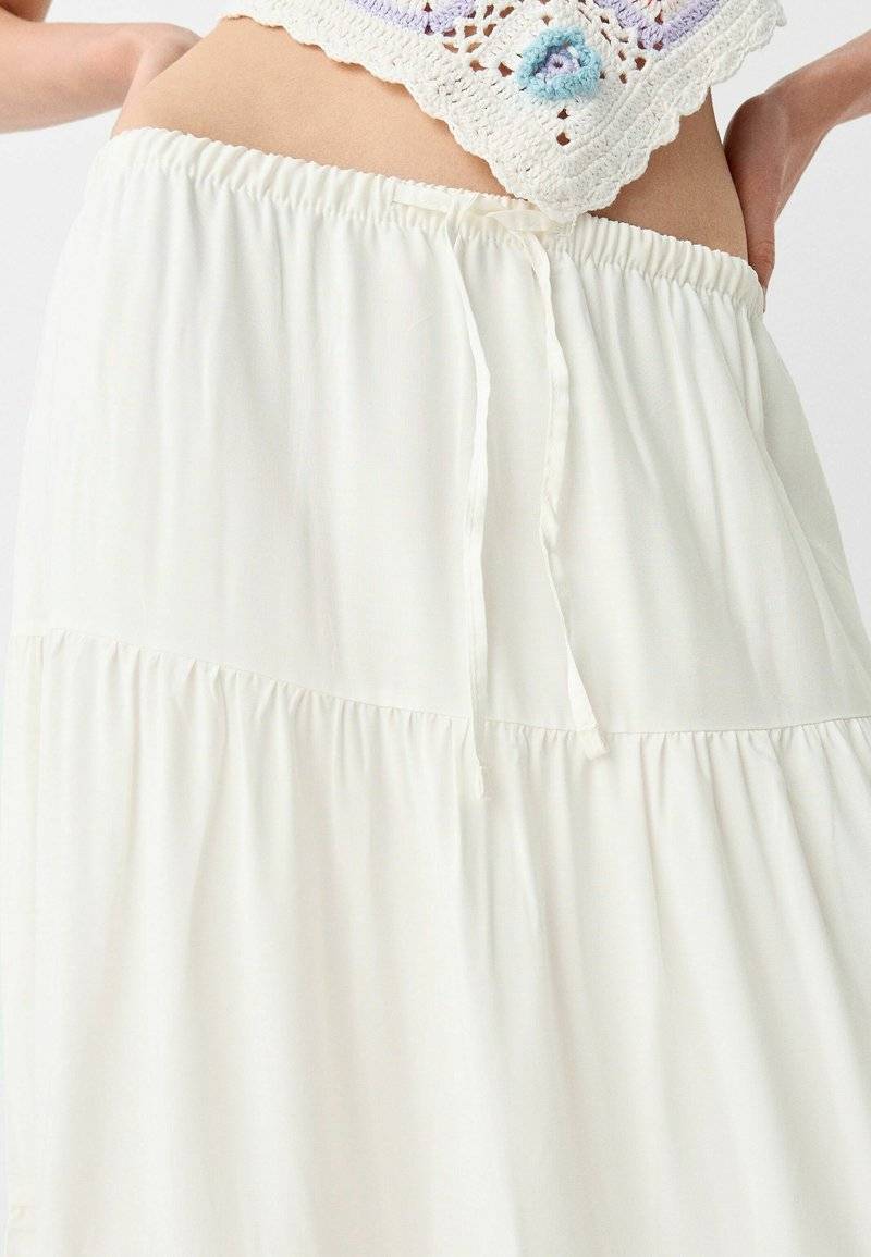 Bershka Bershka ELASTICATED - Maxi skirt - white Nur noch ein Tag übrig