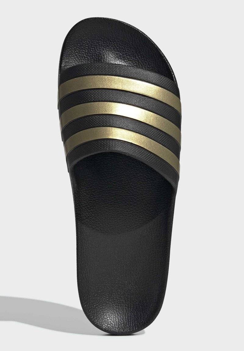 adidas Sportswear adidas Sportswear ADILETTE AQUA - Pool slides - core black gold met core black Auslauf