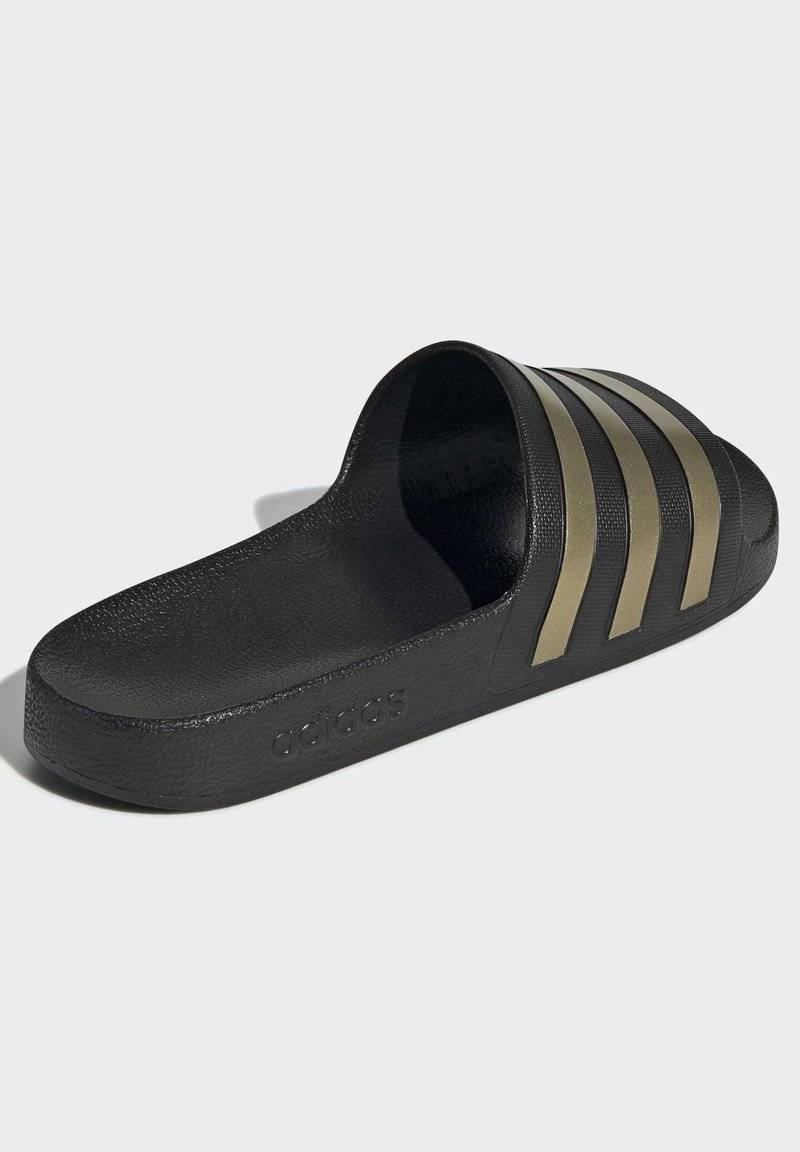 adidas Sportswear adidas Sportswear ADILETTE AQUA - Pool slides - core black gold met core black Auslauf