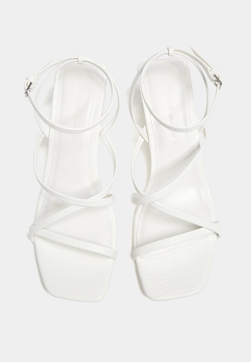 PULL&BEAR PULL&BEAR WITH CROSSOVER STRAPS - Sandals - white Großer Ausverkauf