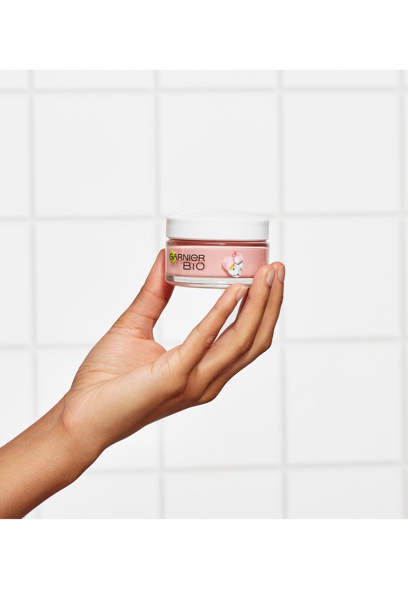Garnier Garnier ORGANIC ROSY GLOW 3IN1 ROSÉ CREAM - Face cream Vierteljährliche Förderung