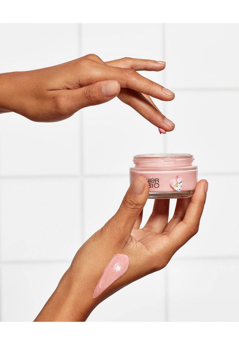 Garnier Garnier ORGANIC ROSY GLOW 3IN1 ROSÉ CREAM - Face cream Vierteljährliche Förderung
