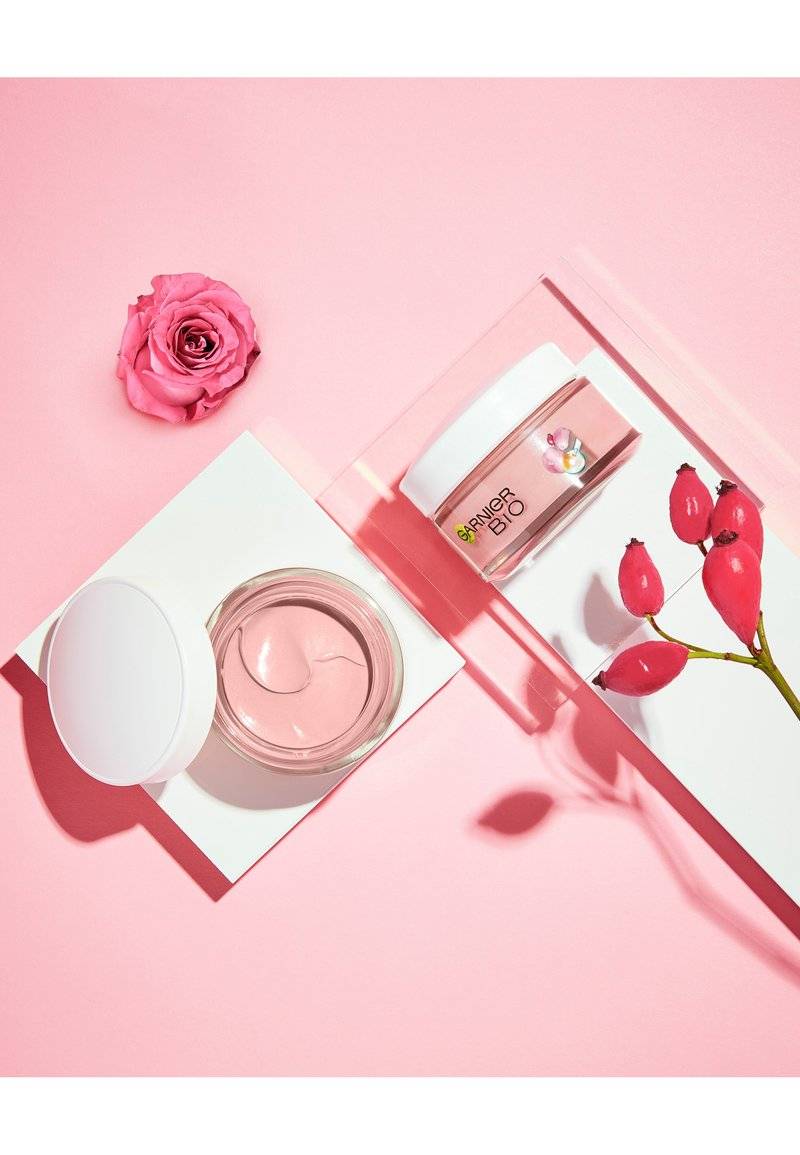 Garnier Garnier ORGANIC ROSY GLOW 3IN1 ROSÉ CREAM - Face cream Vierteljährliche Förderung