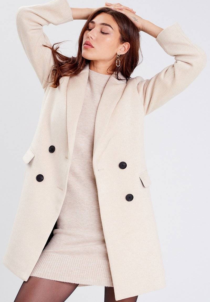 Cache Cache Cache Cache GERADER MIT KNÖPFEN - Classic coat - beige Fabrikladen