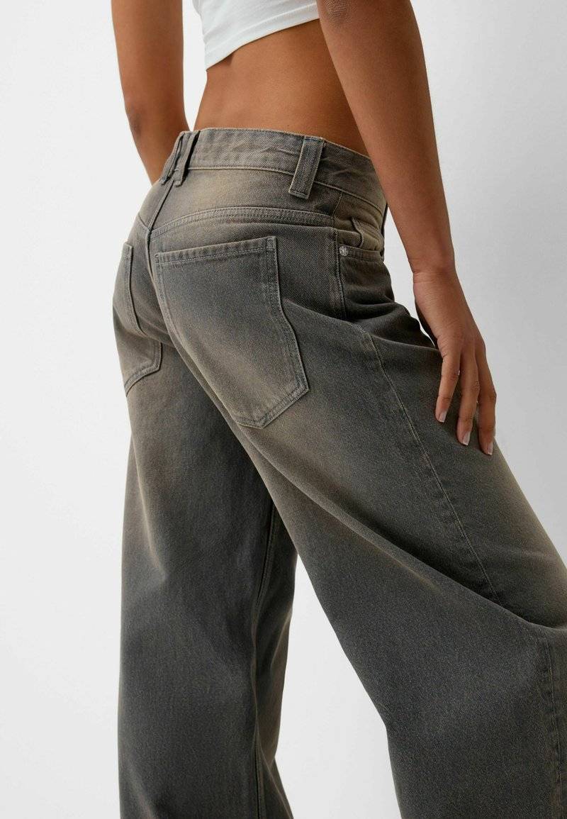 Bershka Bershka BALLOON FIT - Relaxed fit jeans - mottled dark grey Begrenzt auf 3 Tage