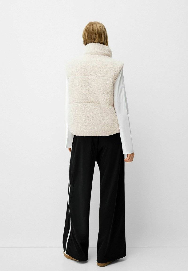 Bershka Bershka REVERSIBLE - Waistcoat - white 50% Rabatt für begrenzte Zeit