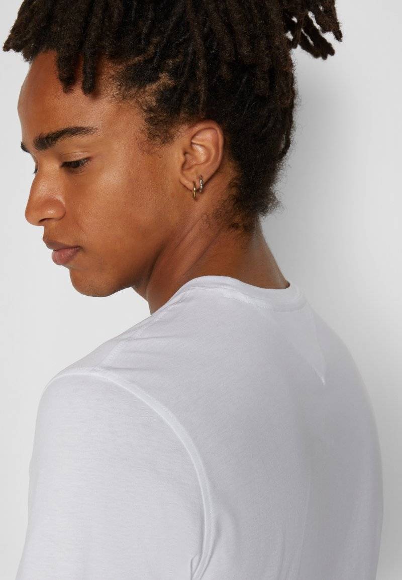 Tommy Jeans Tommy Jeans SLIM TEE - Basic T-shirt - classic white Kostenloser Versand