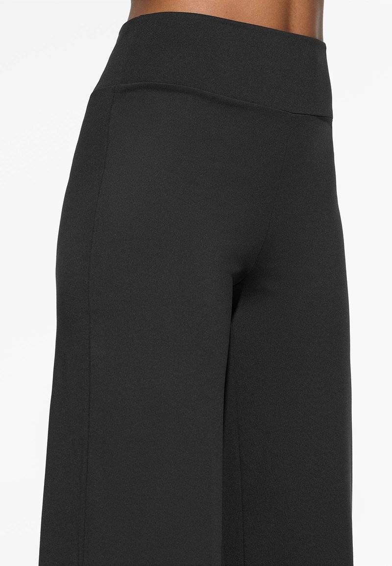 OYSHO OYSHO HIGH-RISE COMFORTLUX STRAIGHT-LEG - Trousers - black Black Friday