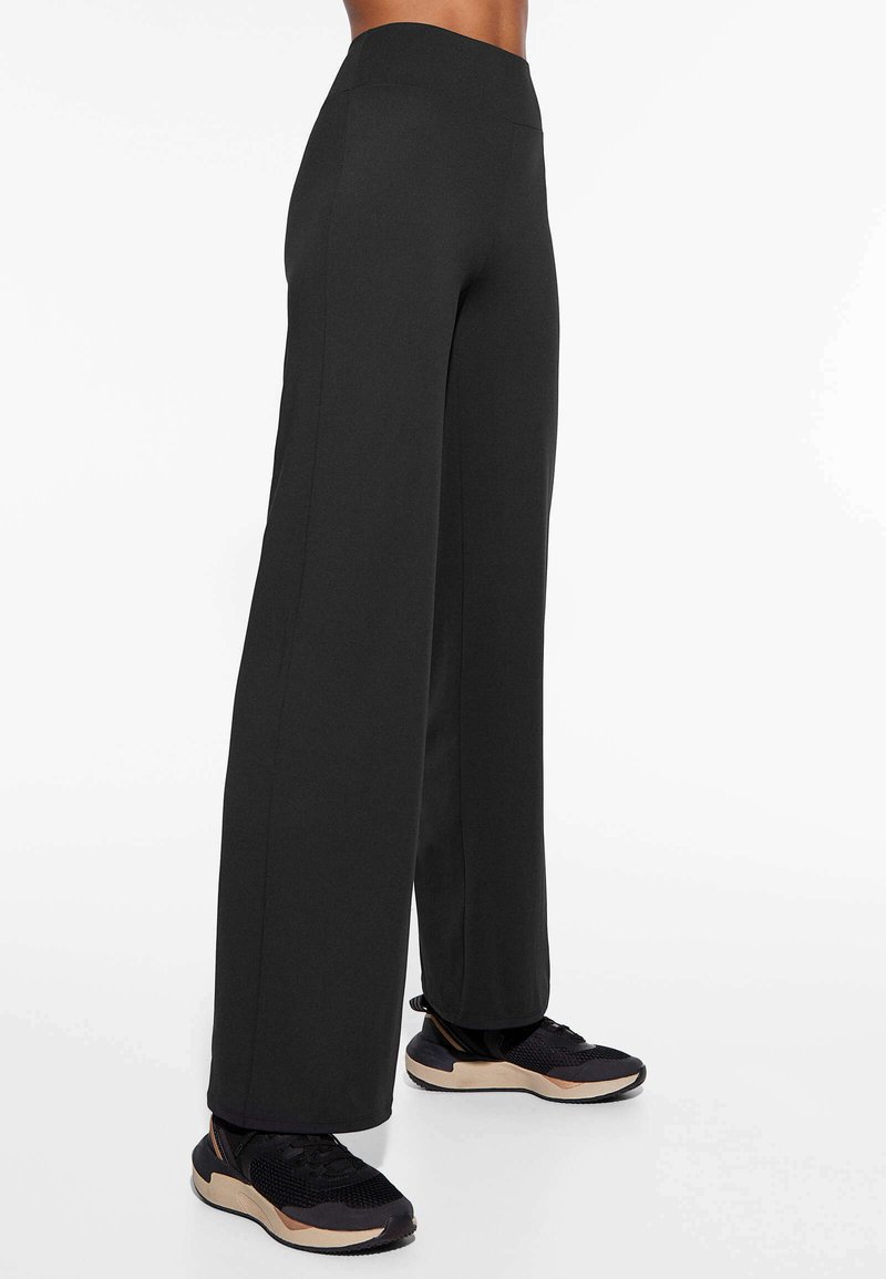 OYSHO OYSHO HIGH-RISE COMFORTLUX STRAIGHT-LEG - Trousers - black Black Friday