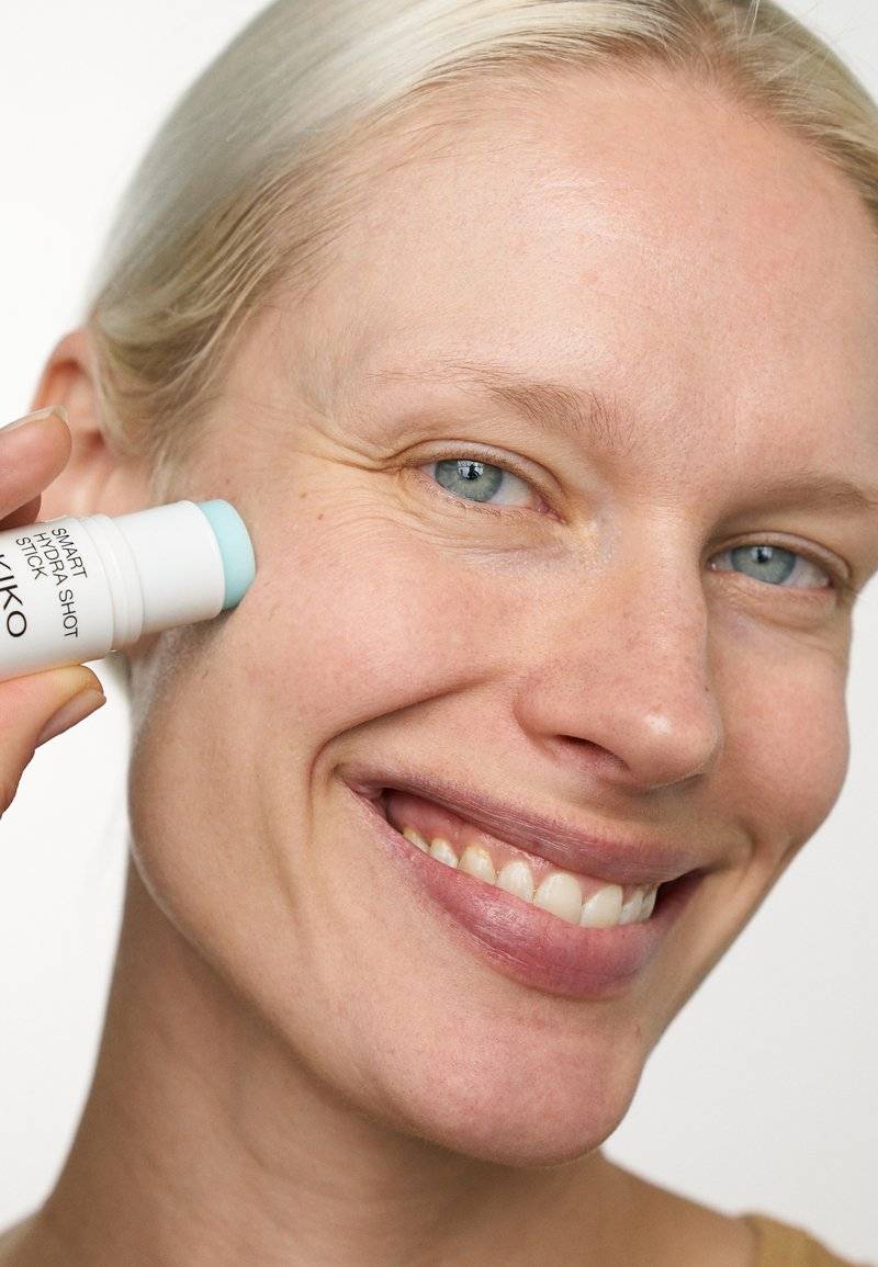 KIKO Milano KIKO Milano SMART HYDRASHOT STICK - Face cream Zeitbegrenzte Promotion