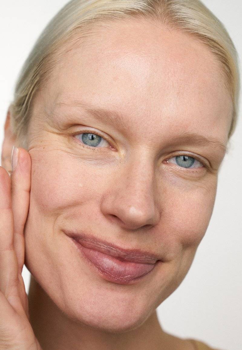 KIKO Milano KIKO Milano SMART HYDRASHOT STICK - Face cream Zeitbegrenzte Promotion