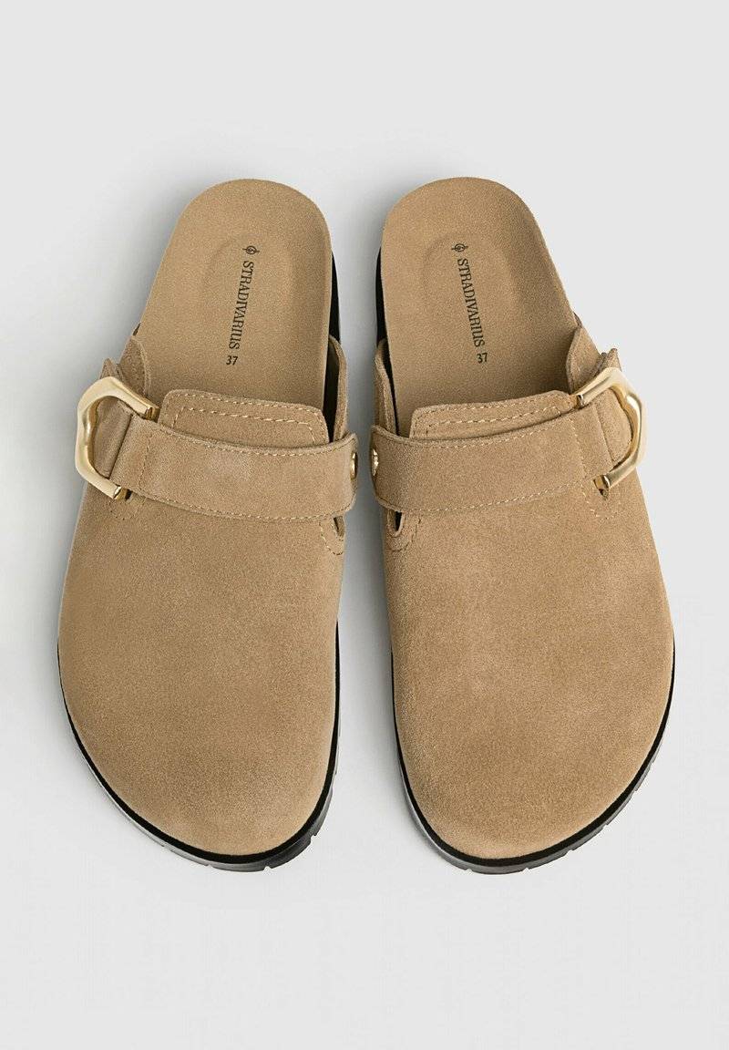 Stradivarius Stradivarius WITH BUCKLE DETAILS - Clogs - beige Cyber Monday