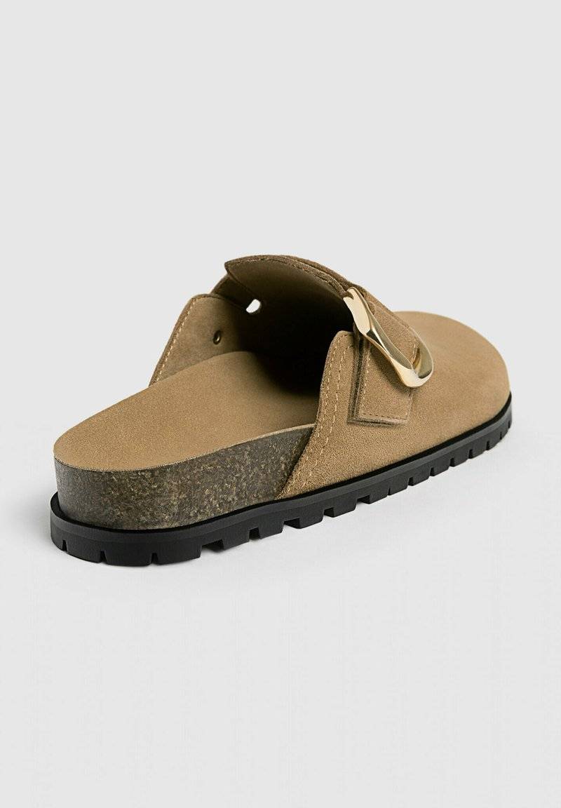 Stradivarius Stradivarius WITH BUCKLE DETAILS - Clogs - beige Cyber Monday