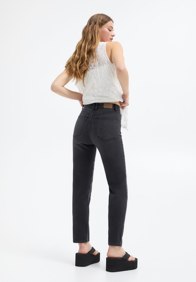 PULL&BEAR PULL&BEAR BASIC MOM COMFORT - Straight leg jeans - black 50% Rabatt für begrenzte Zeit