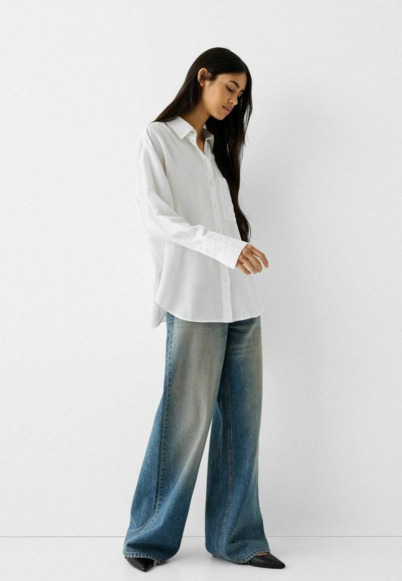 Bershka Bershka OVERSIZE - Button-down blouse - white Rabatte dieses Monats