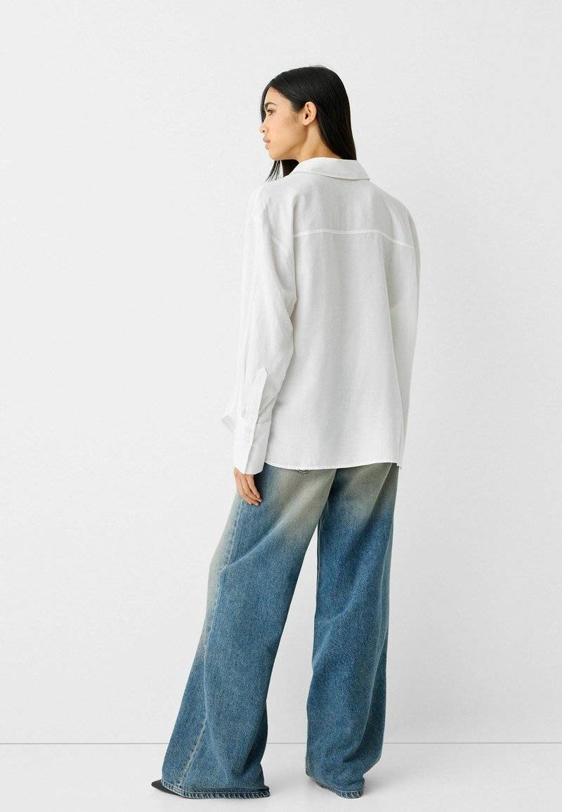 Bershka Bershka OVERSIZE - Button-down blouse - white Rabatte dieses Monats