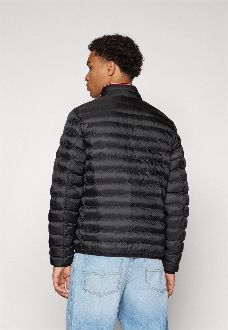 Tommy Hilfiger Tommy Hilfiger PACKABLE - Light jacket - black im Angebot