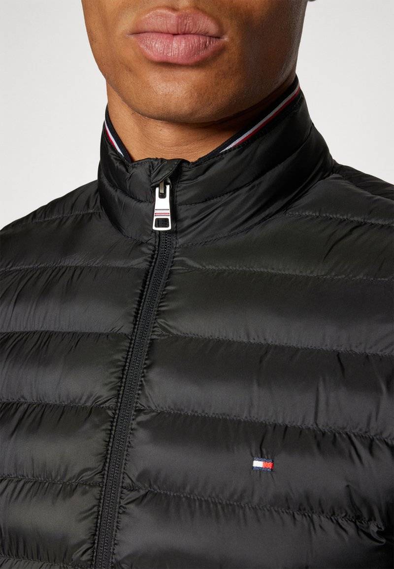 Tommy Hilfiger Tommy Hilfiger PACKABLE - Light jacket - black im Angebot