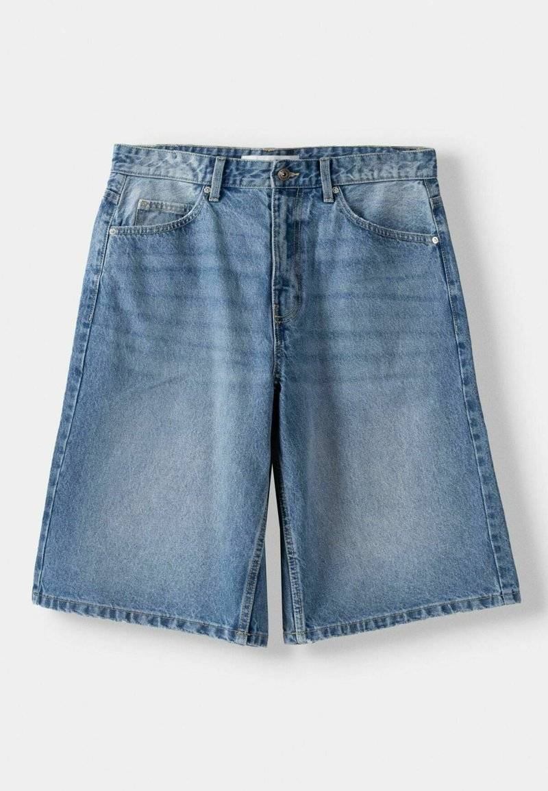 Bershka Bershka BAGGY BERMUDA - Denim shorts - lightblue denim Blitzverkäufe