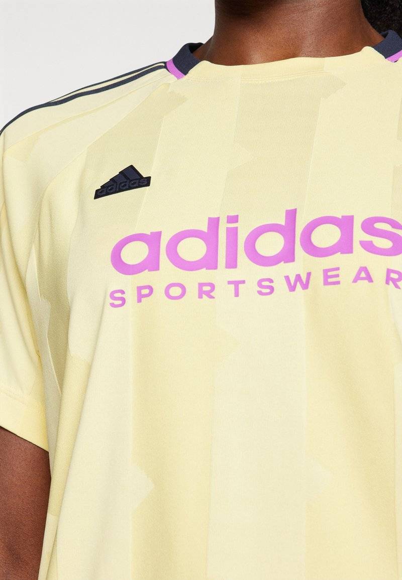 adidas Sportswear adidas Sportswear TIRO CUT STRIPES BOYFRIEND - Print T-shirt - almost yellow Weihnachtsangebot