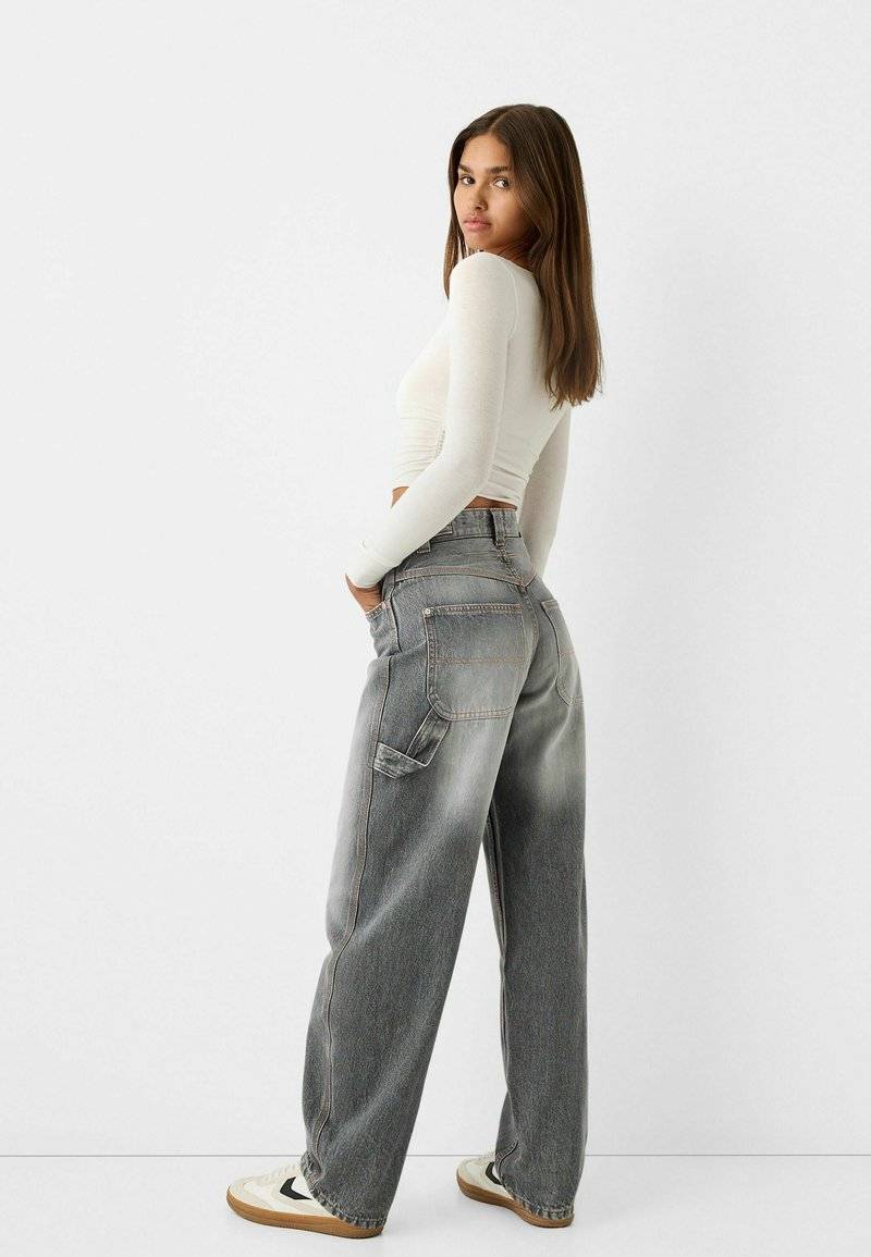 Bershka Bershka WIDE BALLOON CARPENTER - Relaxed fit jeans - grey Muttertagsangebot