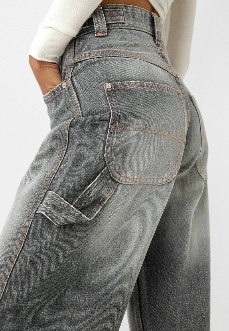 Bershka Bershka WIDE BALLOON CARPENTER - Relaxed fit jeans - grey Muttertagsangebot