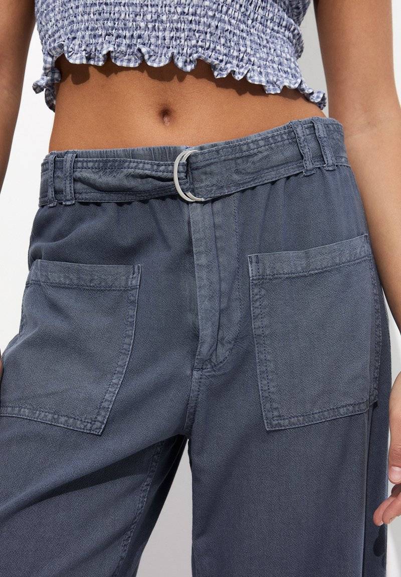 PULL&BEAR PULL&BEAR Trousers - blue Top Angebot