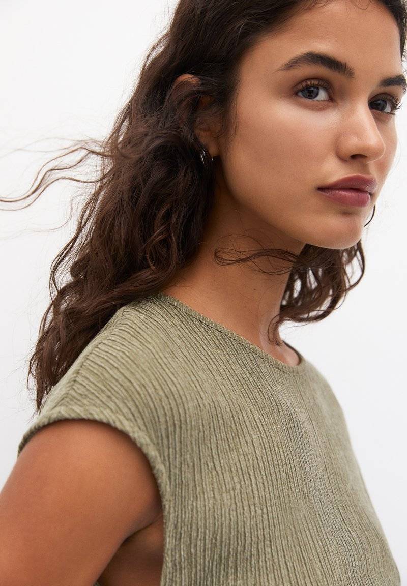 PULL&BEAR PULL&BEAR GATHERED SLEEVELESS - Blouse - khaki Neueste Mode
