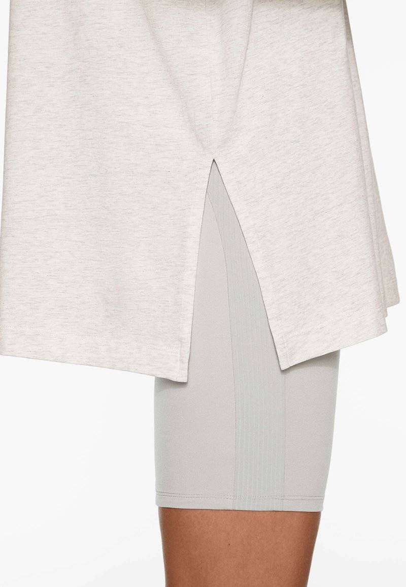 OYSHO OYSHO SHORT SLEEVE - Basic T-shirt - mottled light grey Kostenloser Versand international