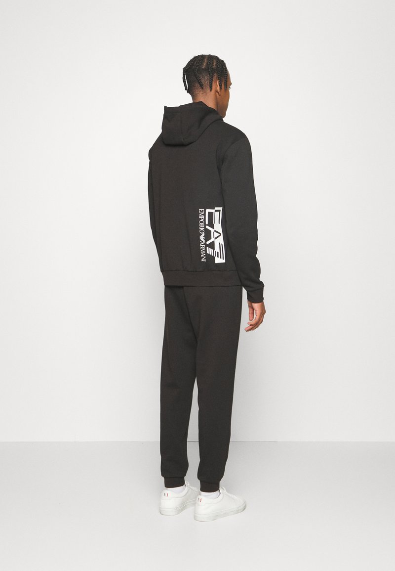 EA7 Emporio Armani EA7 Emporio Armani TRACKSUIT - Tracksuit - nero Rabatte dieses Monats