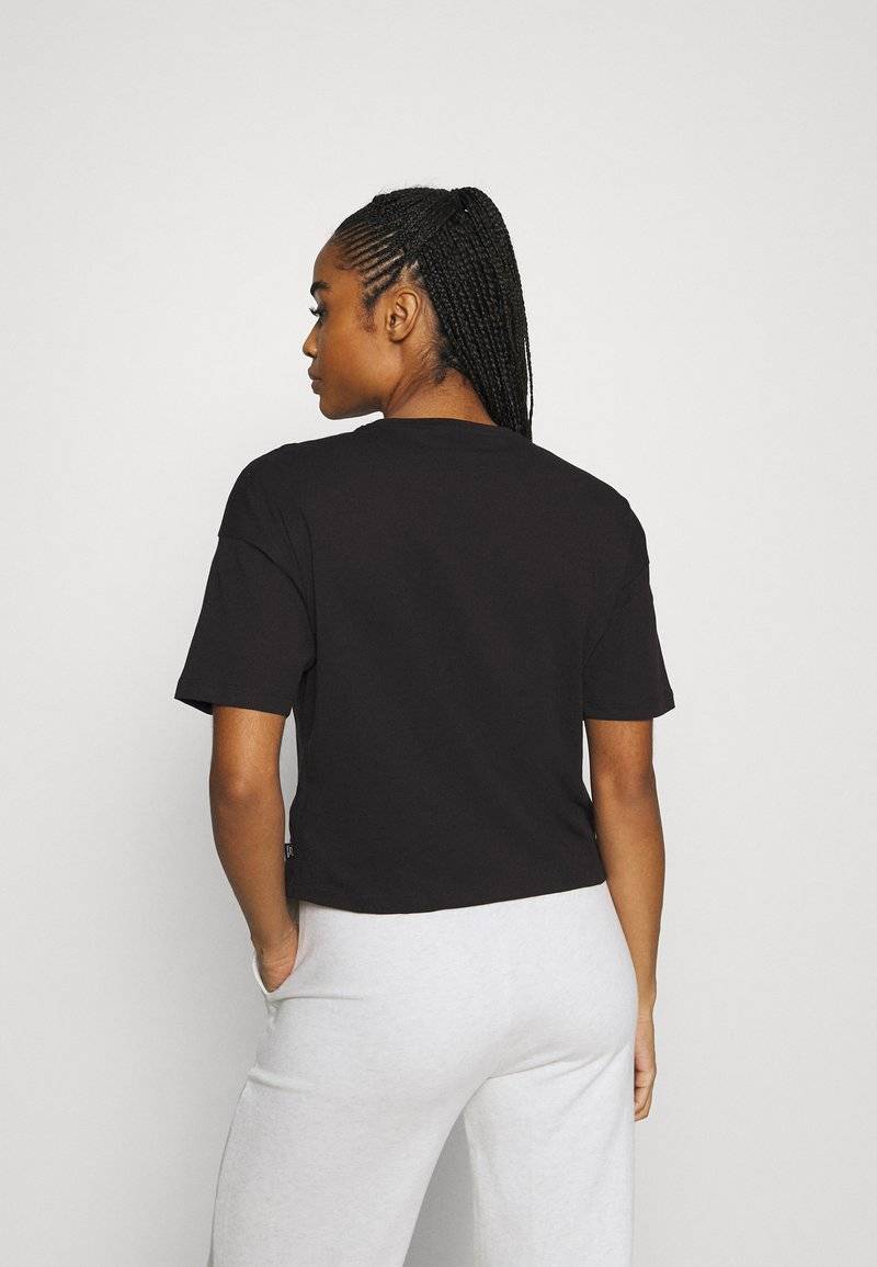 Puma Puma CROPPED LOGO TEE - Print T-shirt - puma black Meist gekauft