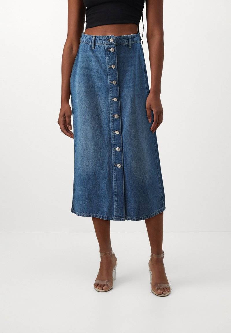 ONLY ONLY ONLCECE MIDI BUTTON SKIRT - A-line skirt - medium blue denim Zeitlich begrenztes Angebot