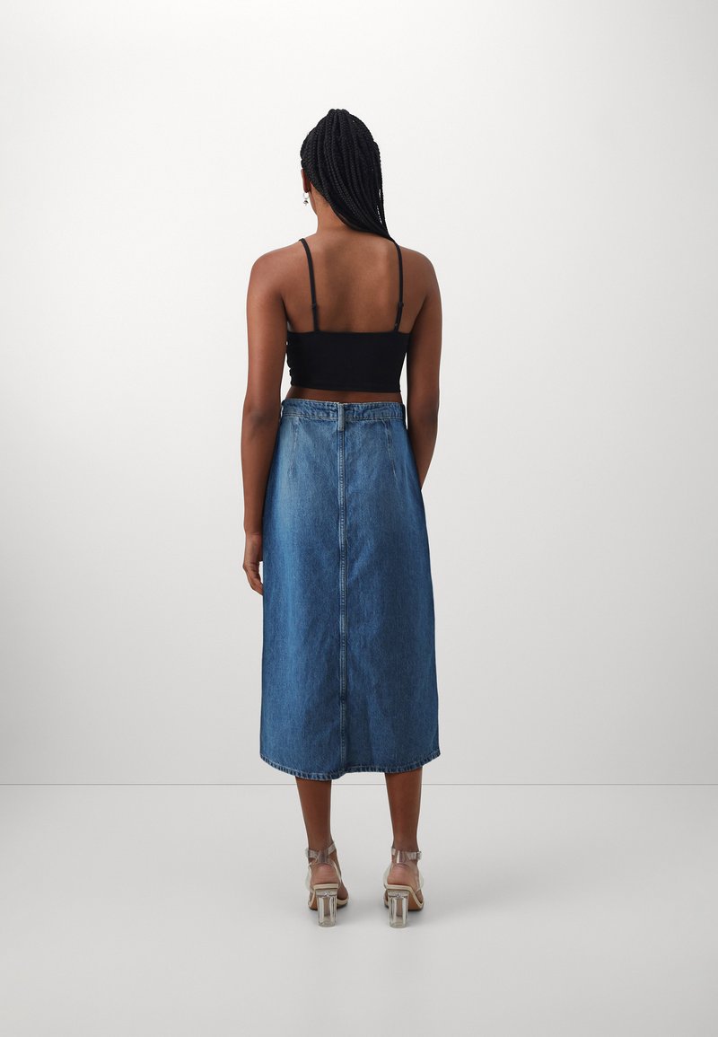ONLY ONLY ONLCECE MIDI BUTTON SKIRT - A-line skirt - medium blue denim Zeitlich begrenztes Angebot