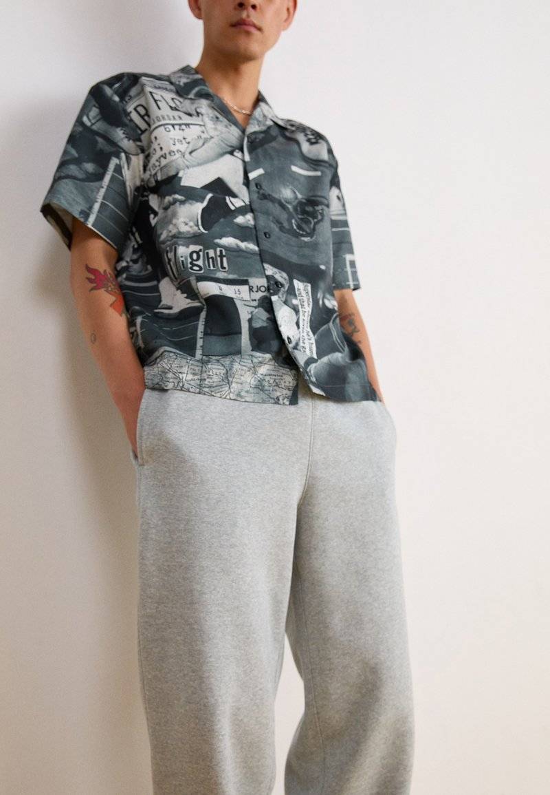 Nike Sportswear Nike Sportswear BUNGIE PANT - Tracksuit bottoms - grey heather Exklusive Angebote