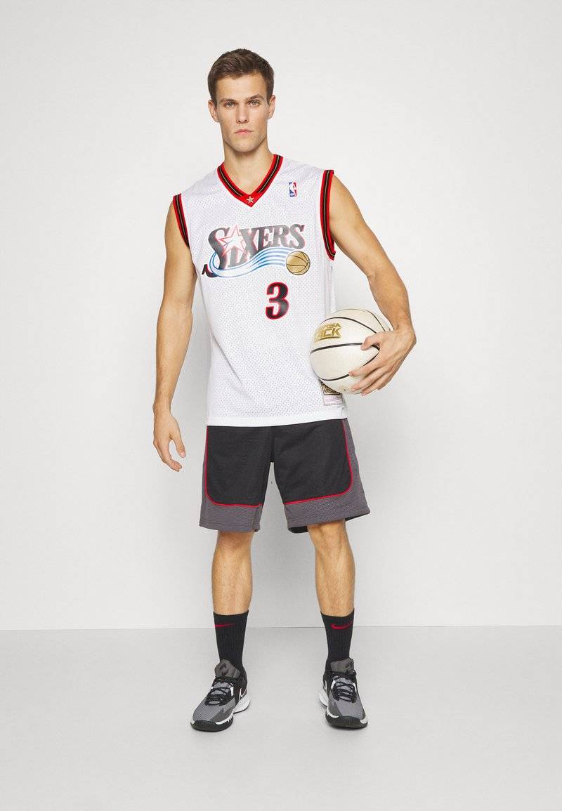 Mitchell & Ness Mitchell & Ness NBA ALLEN IVERSON PHILADELPHIA 76ERS SWINGMAN HOME - Club wear - white Schlussverkauf