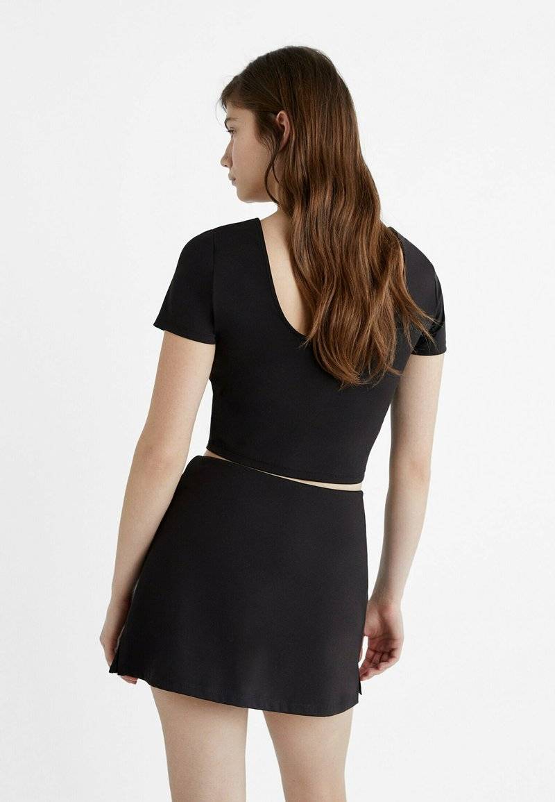 Stradivarius Stradivarius Mini skirt - black Kauf eins, bekomm eins gratis