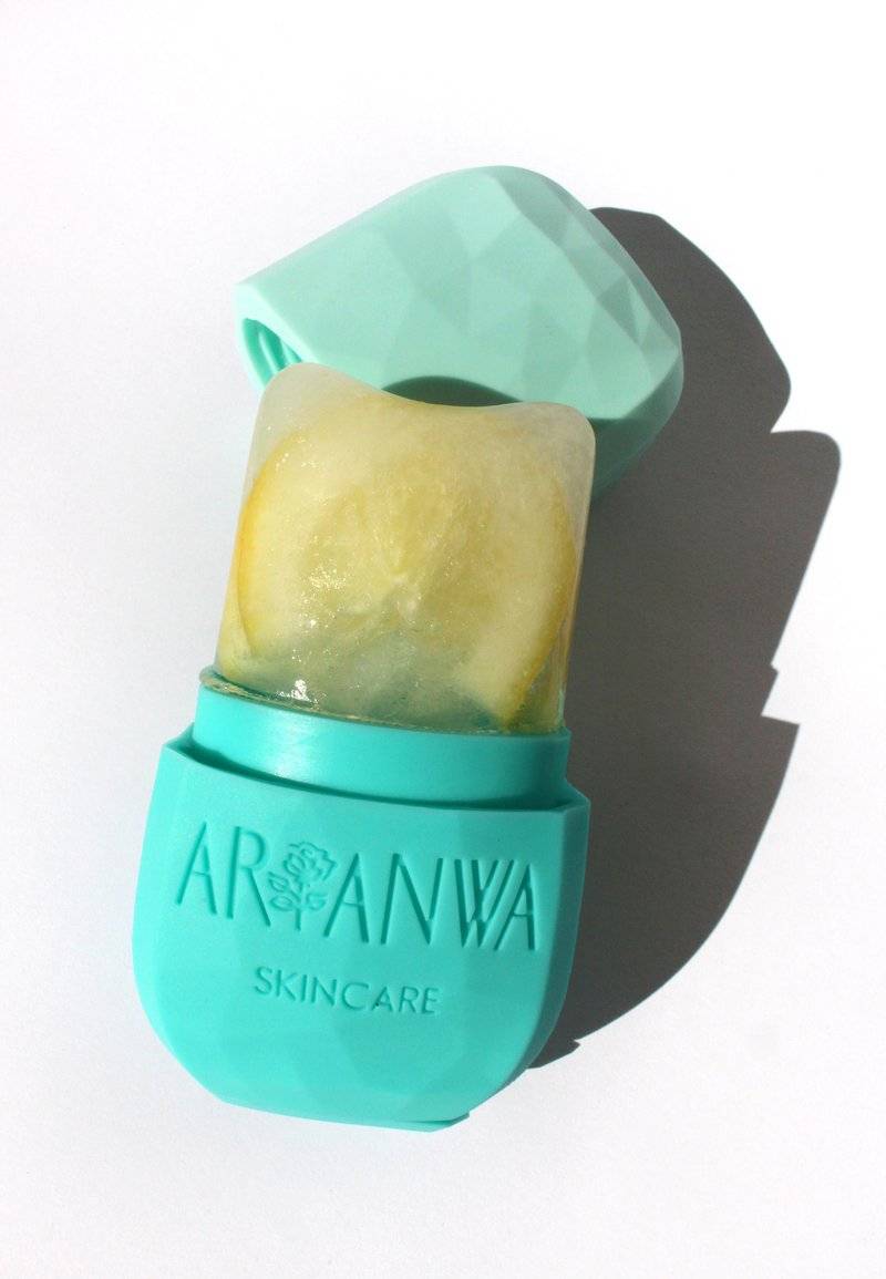 ARI ANWA Skincare ARI ANWA Skincare FACIAL ICE CUBE - MASSAGE ROLLER TOOL - Skincare tool - fresh blue Auslauf