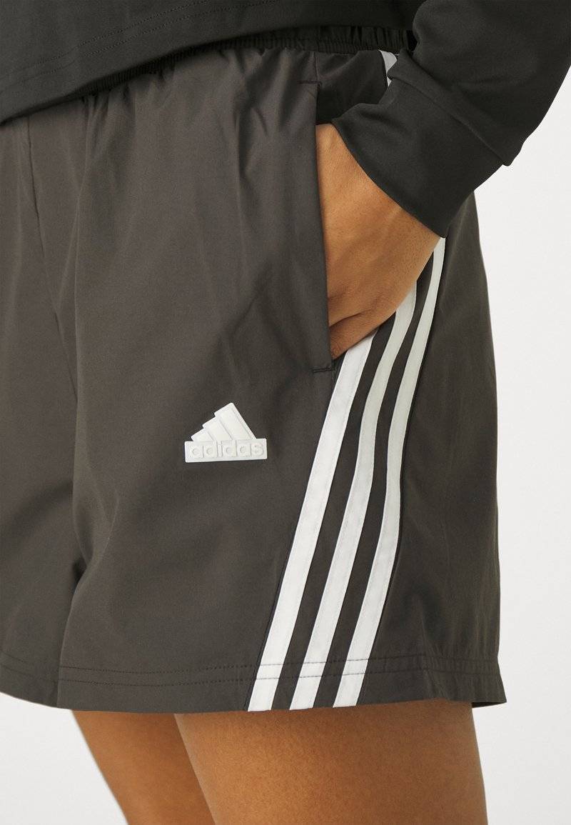 adidas Sportswear adidas Sportswear FUTURE ICONS THREE STRIPES SHORT - Sports shorts - black Riesige Ersparnisse