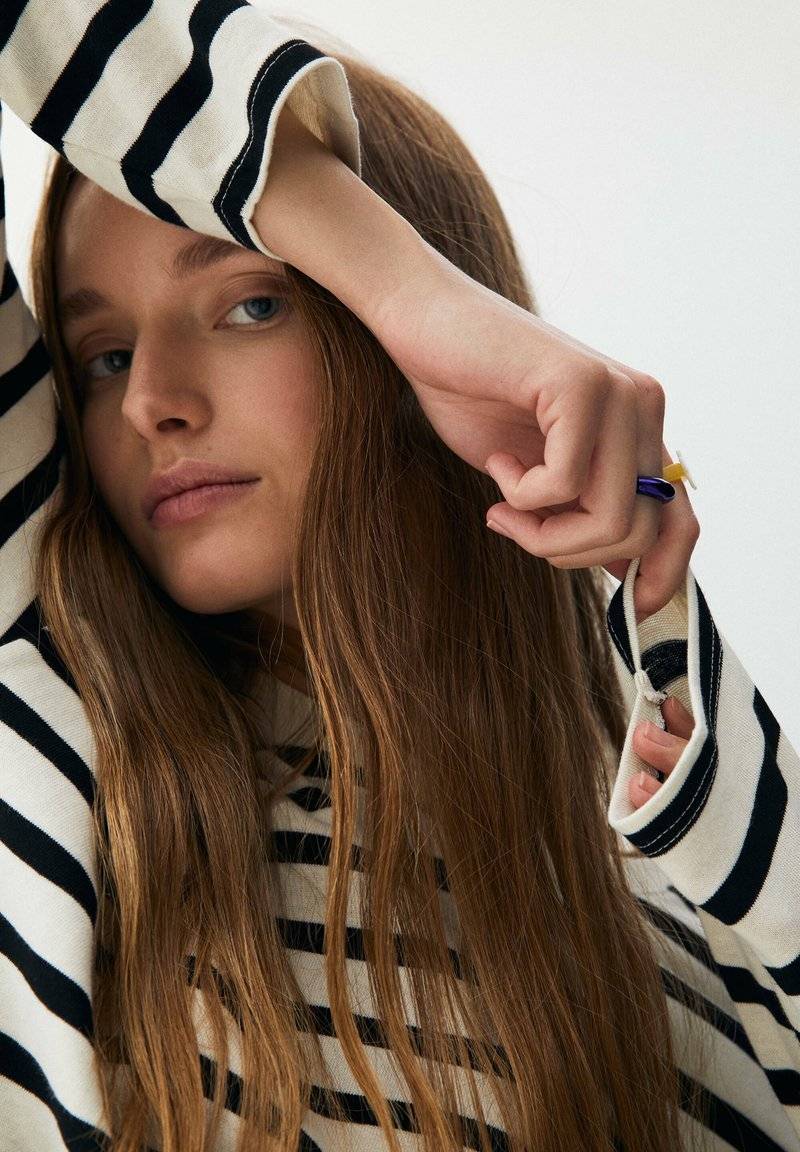 PULL&BEAR PULL&BEAR BASIC - Long sleeved top - mottled black Fabrik Onlineshop