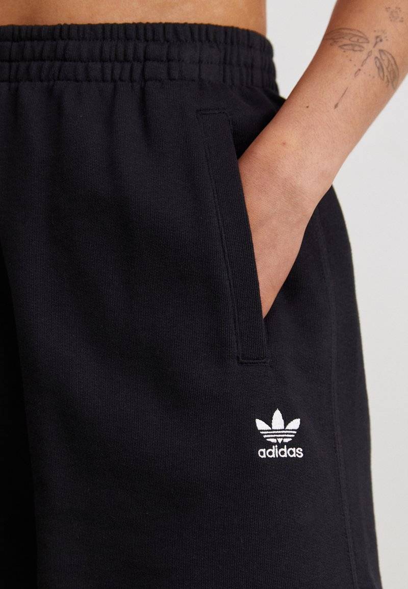 adidas Originals adidas Originals ESSENTIALS - Shorts - black Exklusivangebot