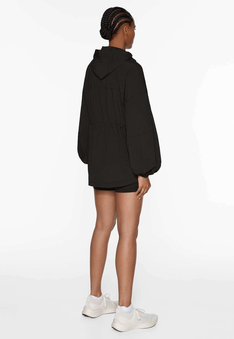 OYSHO OYSHO REPELLENT TECHNICAL - Windbreaker - black Top Angebot