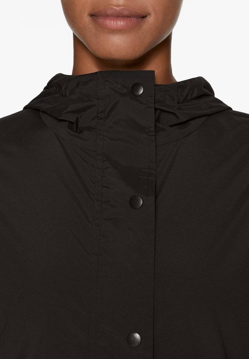 OYSHO OYSHO REPELLENT TECHNICAL - Windbreaker - black Top Angebot