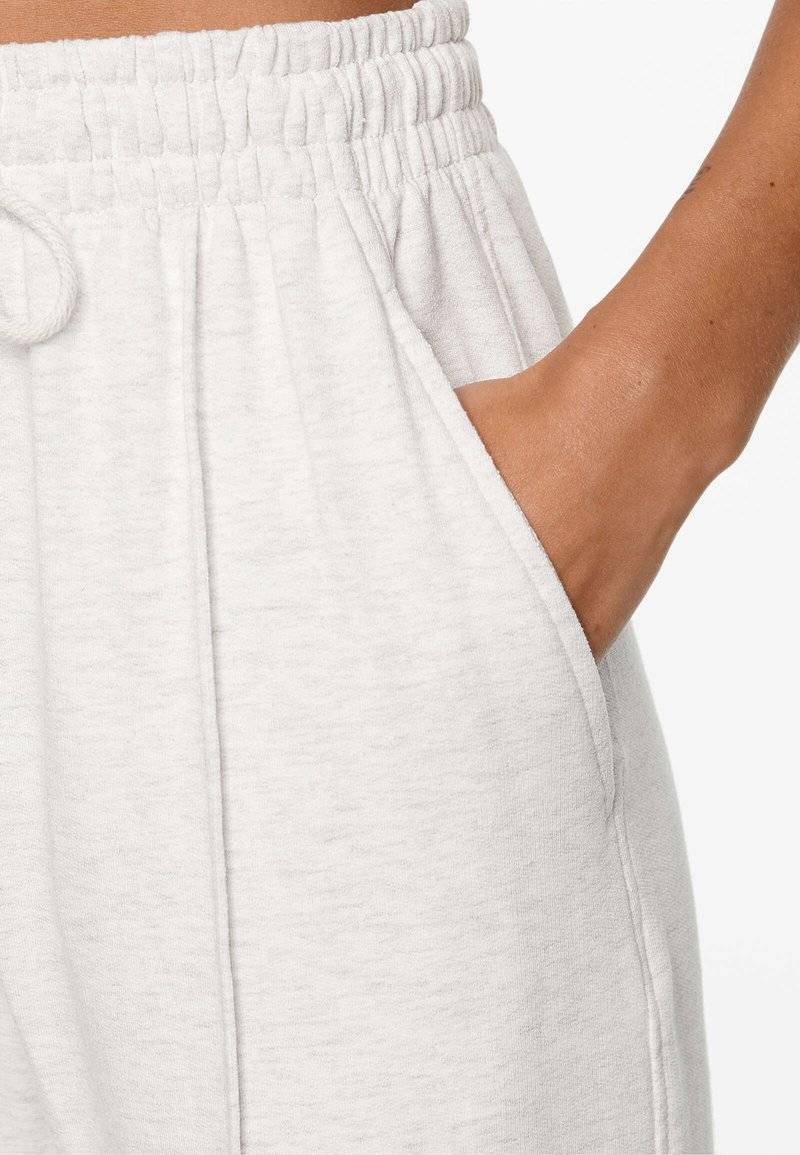 OYSHO OYSHO SOFT TOUCH RELAXED STRAIGHT-LEG - Tracksuit bottoms - mottled light grey Räumungsverkauf