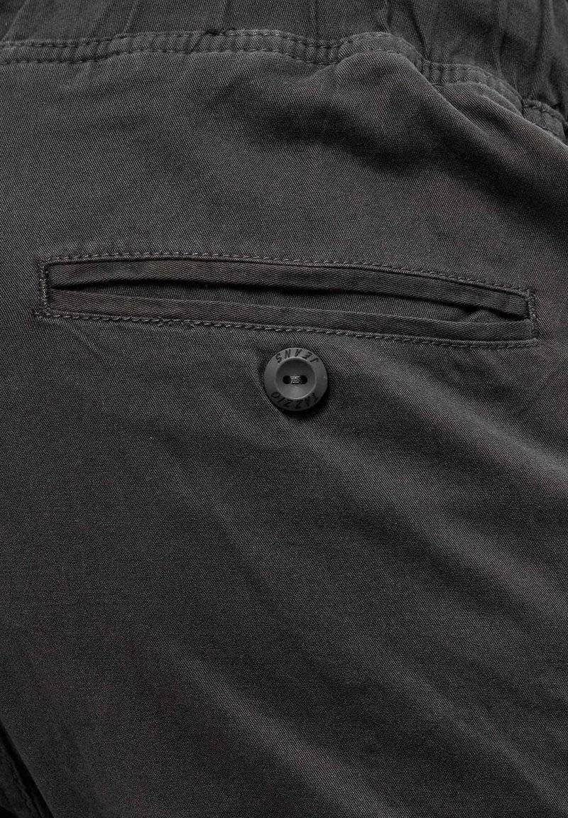 Tazzio Tazzio Cargo trousers - anthrazit Verkauf
