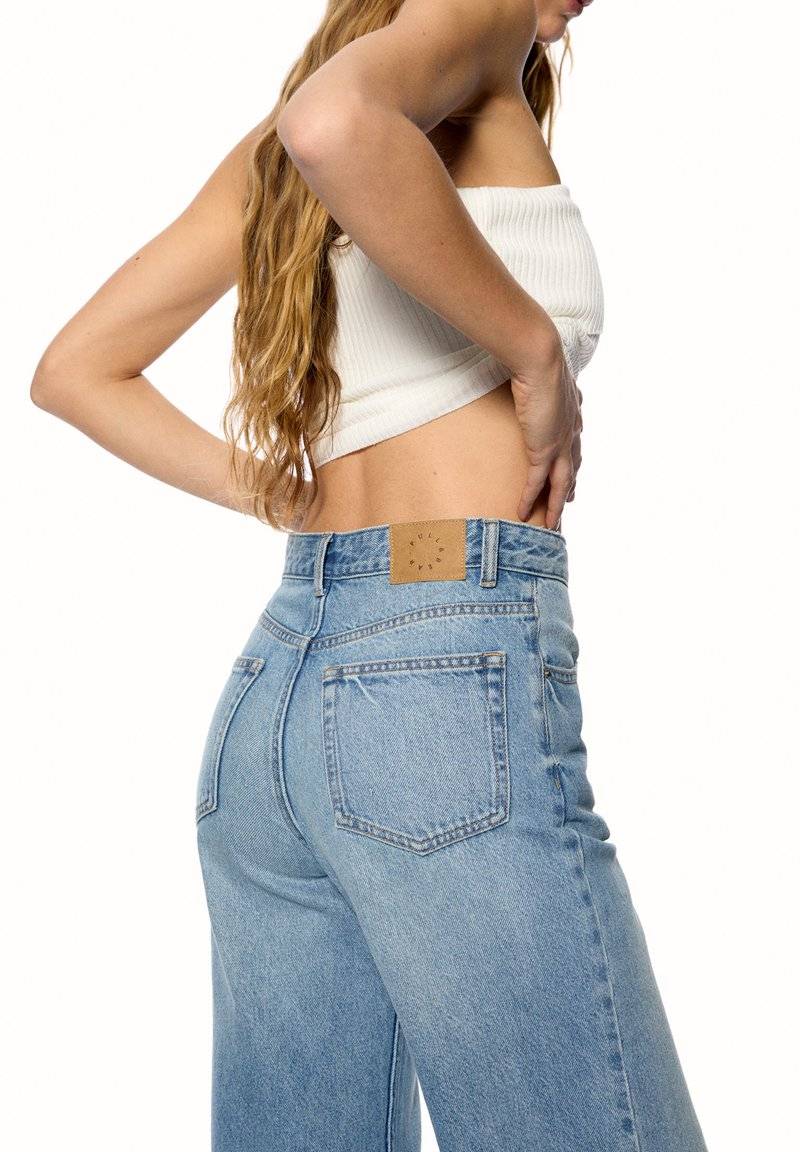PULL&BEAR PULL&BEAR HIGH WAIST - Flared Jeans - blue Fabrikverkauf