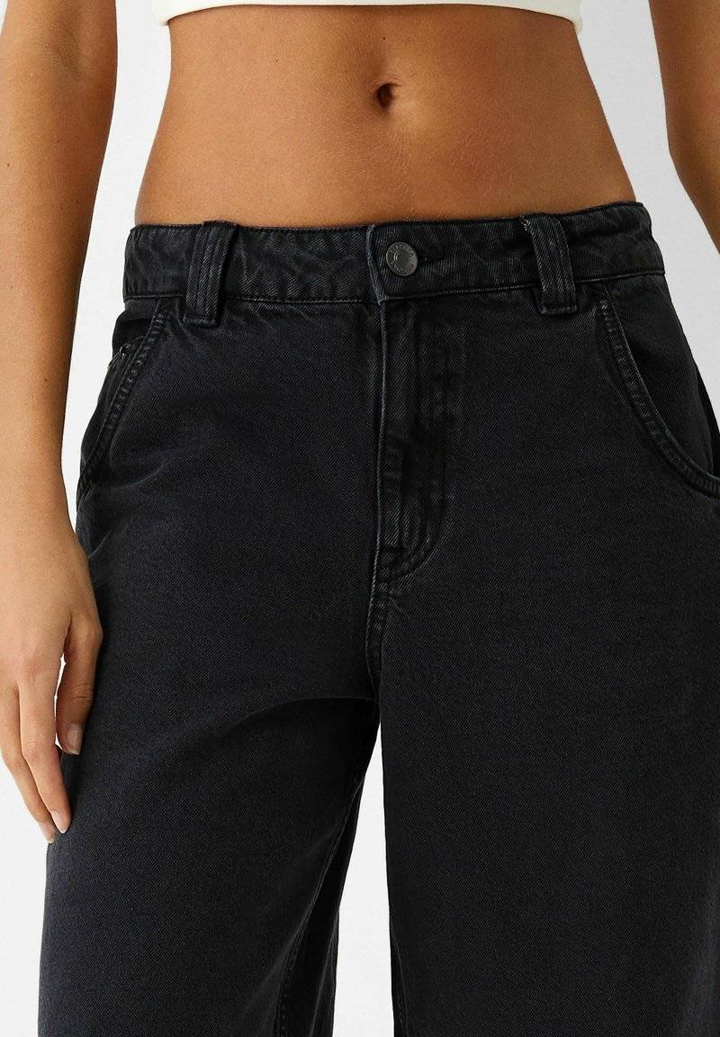 Bershka Bershka BERMUDA - Denim shorts - black Saisonschlussverkauf