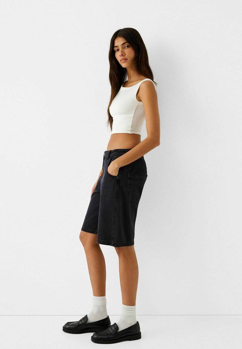 Bershka Bershka BERMUDA - Denim shorts - black Saisonschlussverkauf