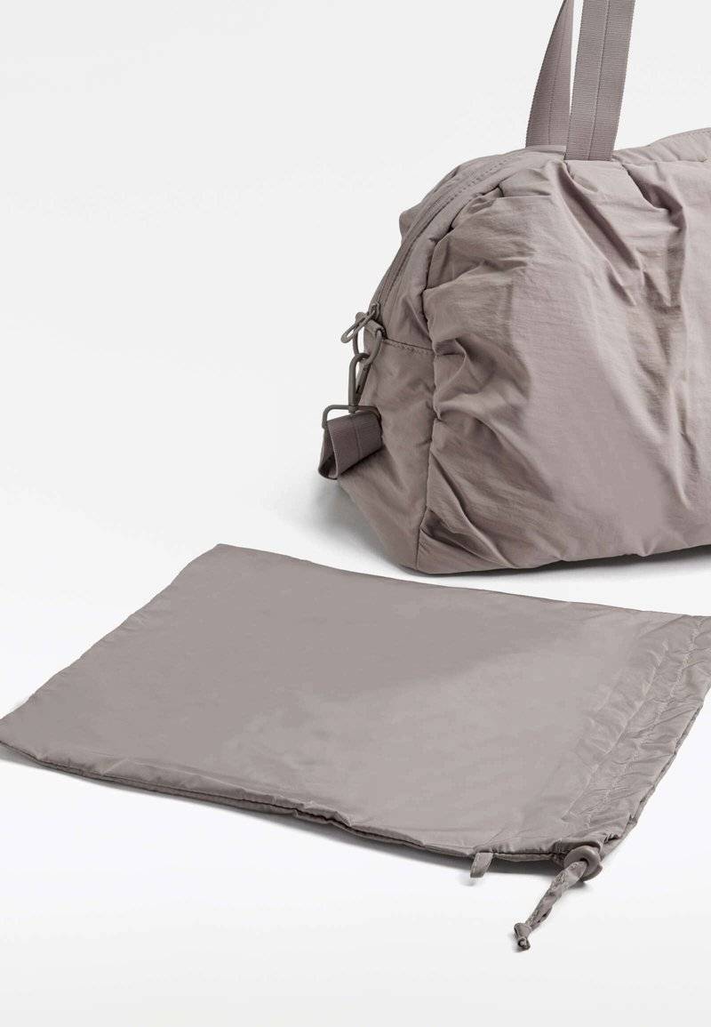 OYSHO OYSHO RUCHED - Holdall - grey Heißer Verkauf
