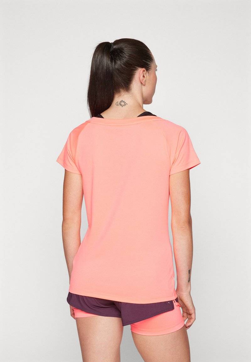 Puma Puma TRAIN FAVORITE CAT TEE - Sports T-shirt - sunset glow Zeitlich begrenztes Angebot